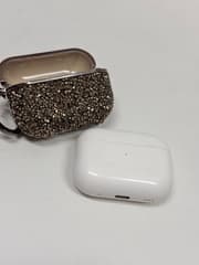AirPods Pro รุ่นที่ 2 พร้อมเคส Type-C - image blurred placeholder