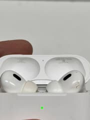 AirPods Pro รุ่นที่ 2 พร้อมเคส Type-C - image blurred placeholder