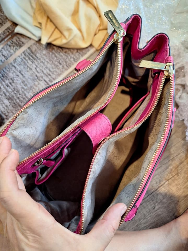 กระเป๋าสะพาย Michael Kors