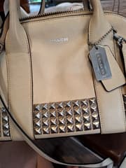 กระเป๋าสะพาย Coach - image blurred placeholder
