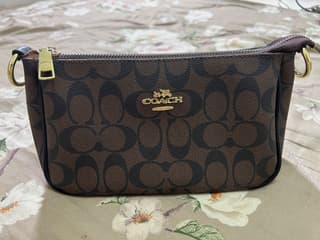 Coach Nolita 19 ผ้าใบลายซิกเนเจอร์ - image blurred placeholder