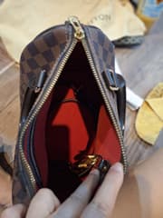 กระเป๋า Louis Vuitton ใบเล็กและใบใหญ่ - image blurred placeholder