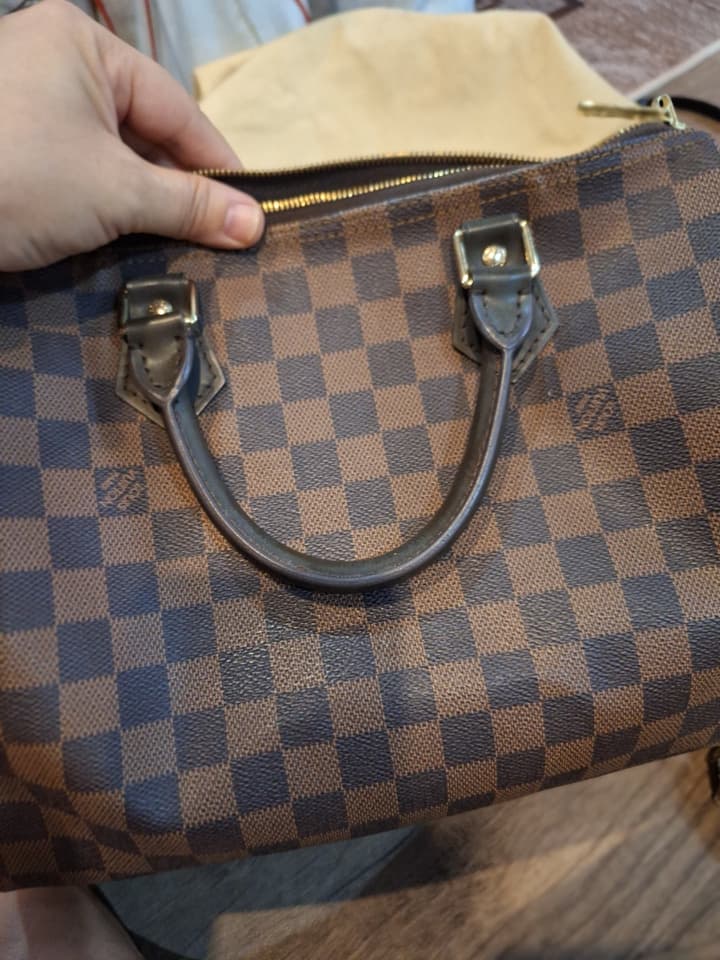 กระเป๋า Louis Vuitton ใบเล็กและใบใหญ่