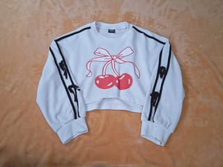 เสื้อแขนยาวเอวลอย - image blurred placeholder