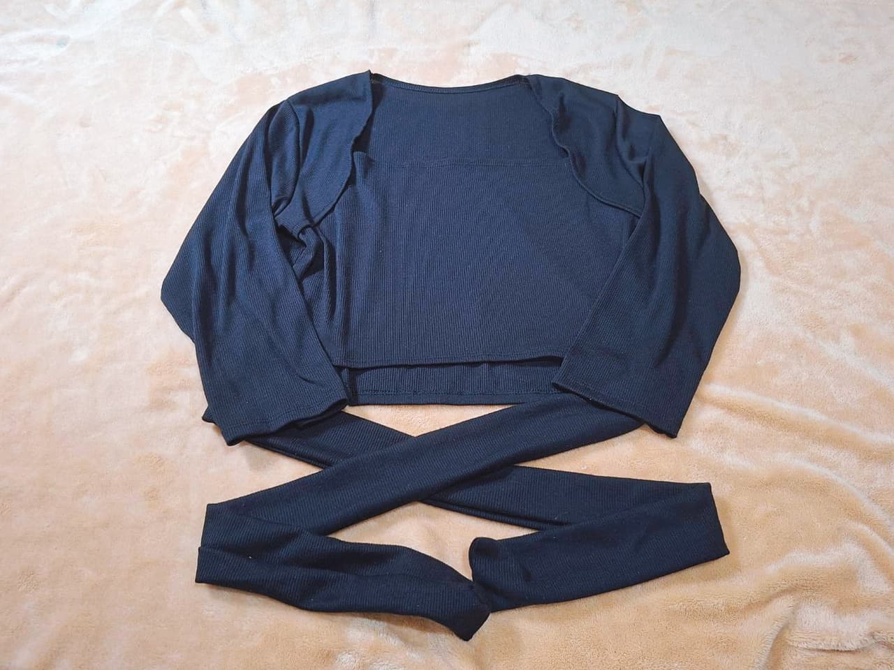 เสื้อแขนยาวเอวลอย มีสายมัดตรงเอว