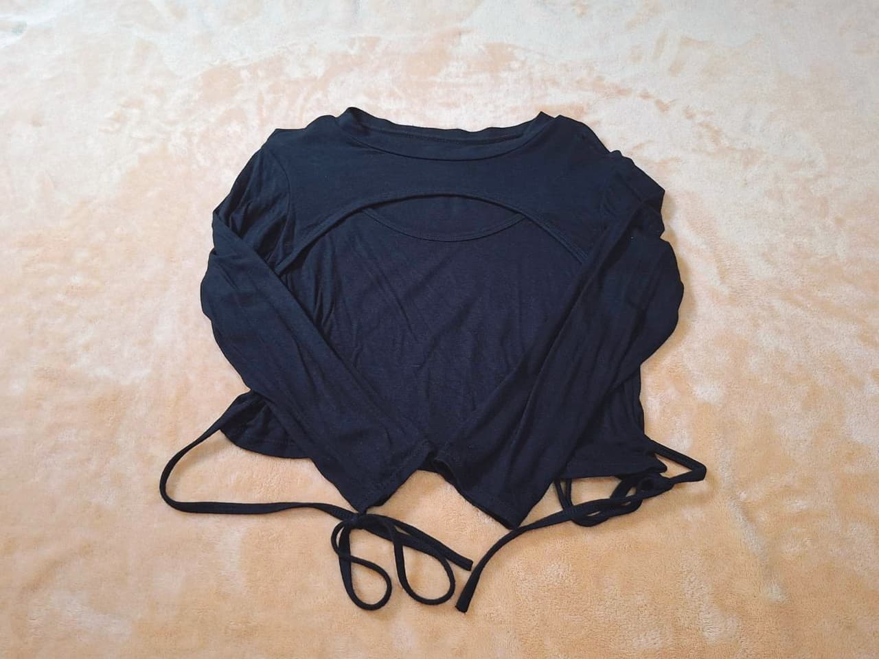 เสื้อแขนยาวเอวลอย สีดำ