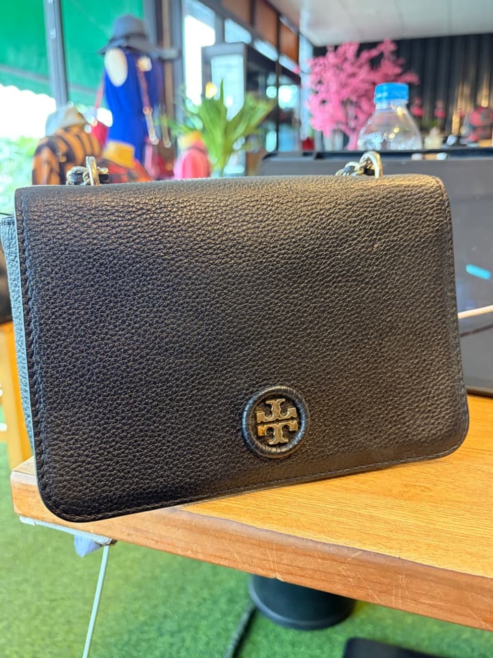 กระเป๋า Tory Burch หนังแท้ Pebbled Leather แบบสะพายข้าง / กระเป๋าสตางค์ สีดำ