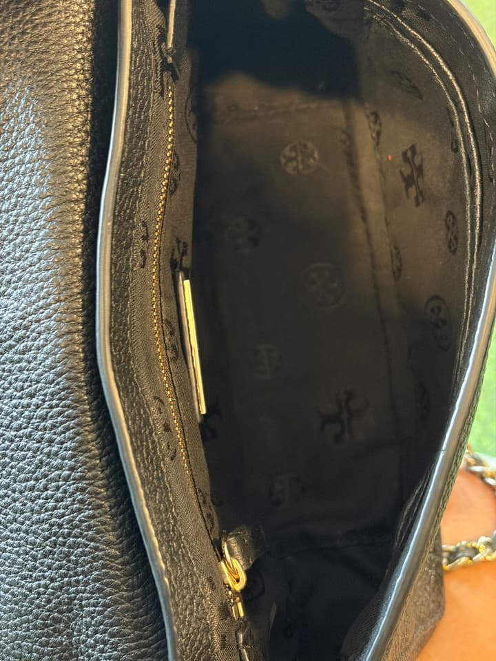 กระเป๋า Tory Burch หนังแท้ Pebbled Leather แบบสะพายข้าง / กระเป๋าสตางค์ สีดำ