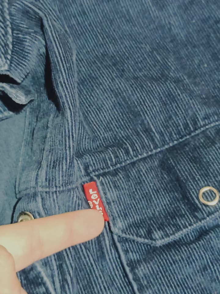 เสื้อเชิ้ตผ้าลูกฟูก LEVIS