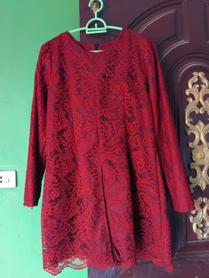 เสื้อลูกไม้สีแดงสไตล์ไทย
