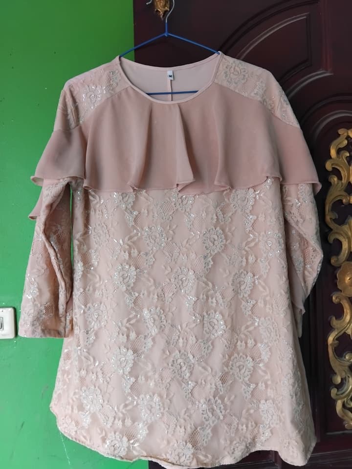 เสื้อลายลูกไม้ สีครีม สวยๆ