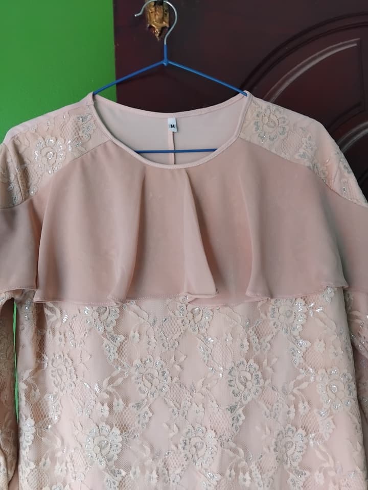 เสื้อลายลูกไม้ สีครีม สวยๆ