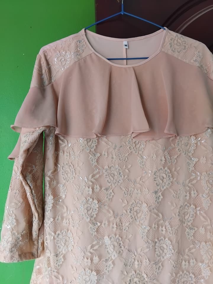 เสื้อลายลูกไม้ สีครีม สวยๆ