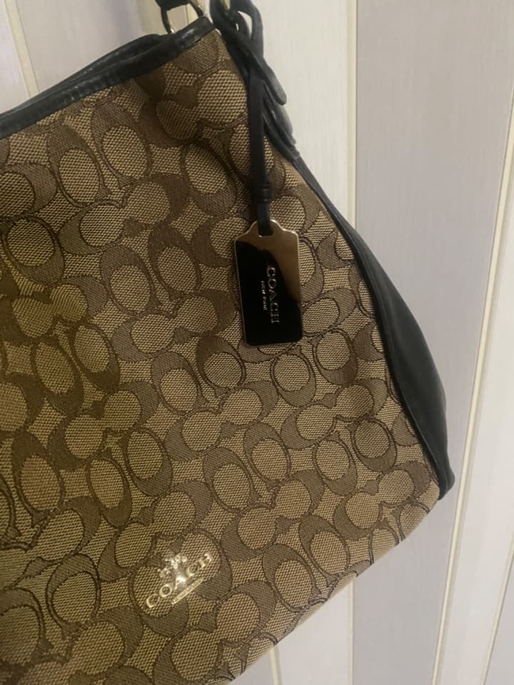 กระเป๋า Coach