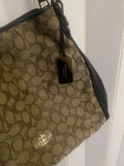 กระเป๋า Coach - image blurred placeholder