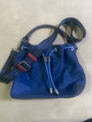 กระเป๋า Esprit - image blurred placeholder