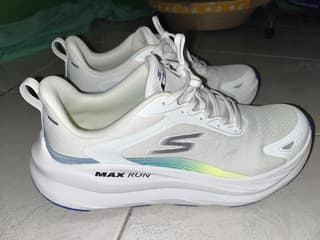 Skechers Max Run - image blurred placeholder