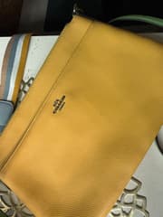 กระเป๋า COACH - image blurred placeholder
