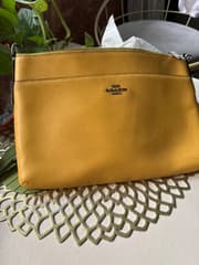 กระเป๋า COACH - image blurred placeholder