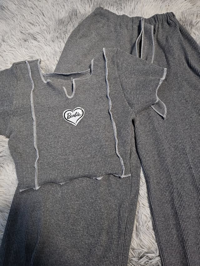 ชุดเสื้อและกางเกง