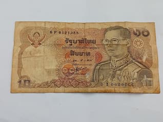 Тайская банкнота 10 бат - image blurred placeholder