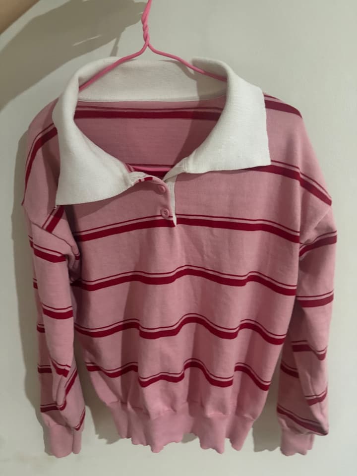 เสื้อแขนยาวสีชมพู แถบแดง