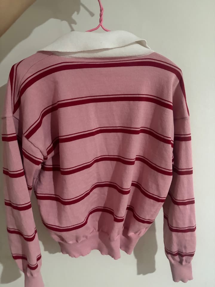 เสื้อแขนยาวสีชมพู แถบแดง