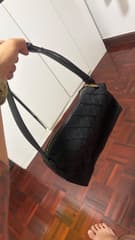กระเป๋า Charles & Keith มือสอง - image blurred placeholder