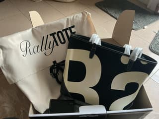 Rally movement city tote bag - image blurred placeholder