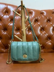 Сумка Coach DINKY 18 с стёжкой, зелёная - image blurred placeholder