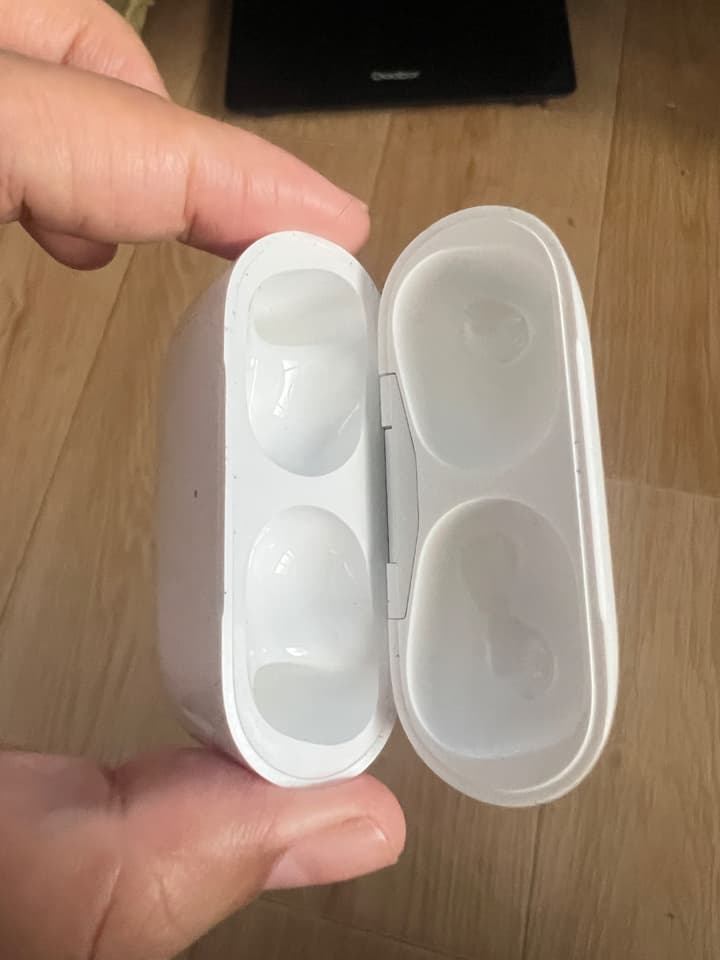 Чехол для наушников AirPods