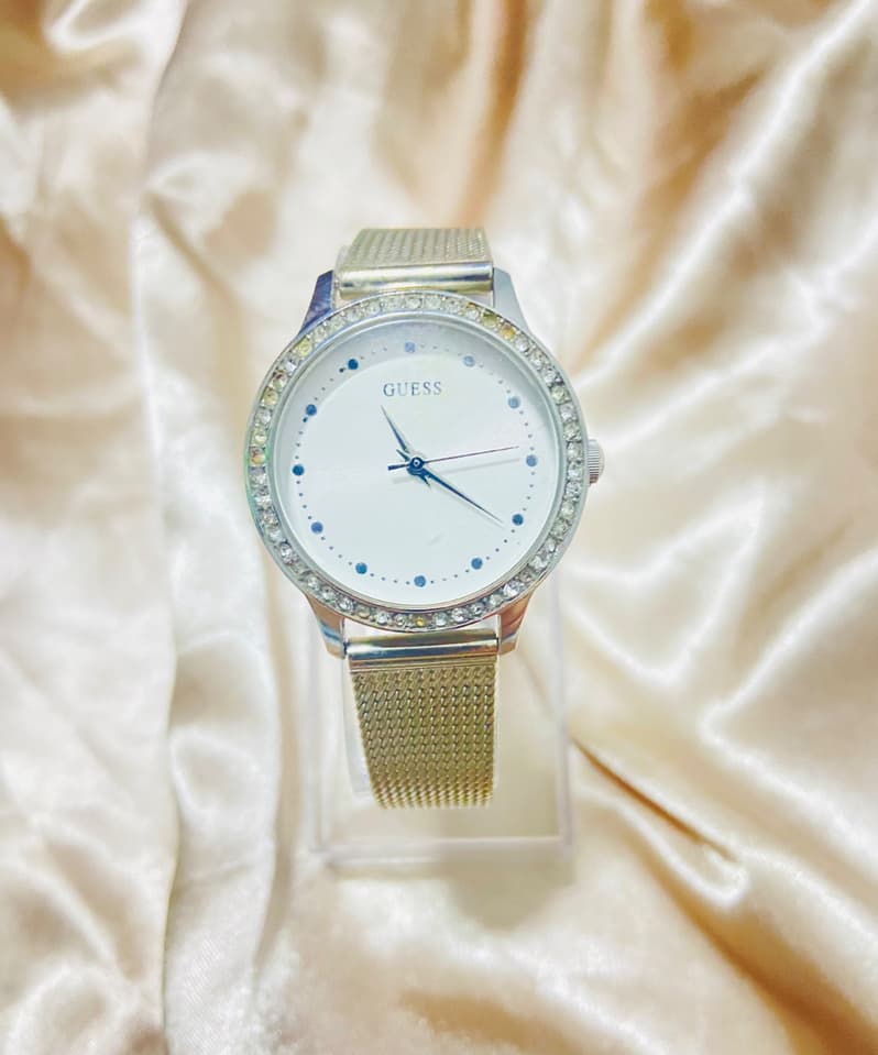 Оригинальные часы GUESS б/у
