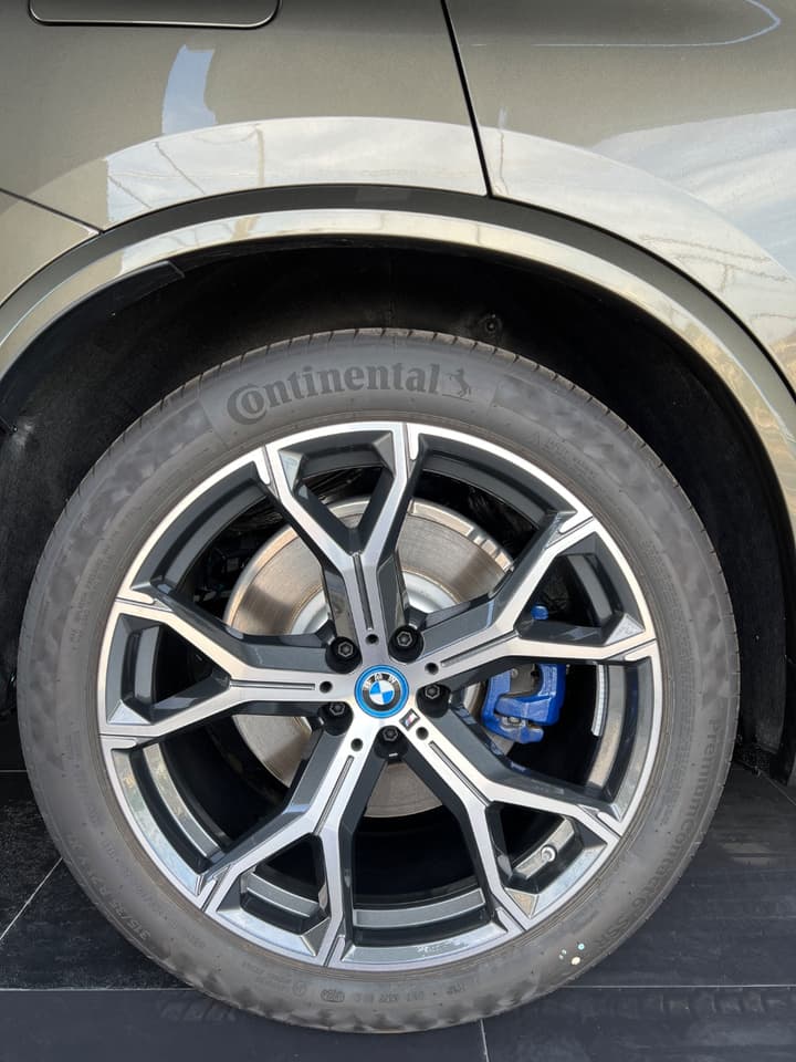 Литые диски с шинами BMW X5 50e MSP 21 дюйм