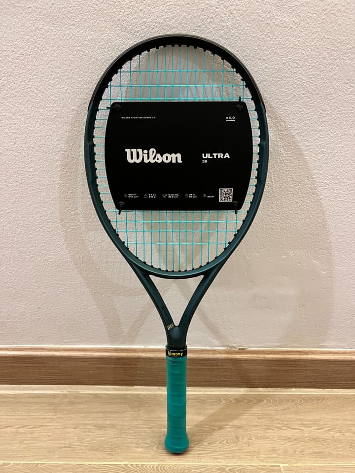 Юниорская теннисная ракетка Wilson Ultra 26 V4