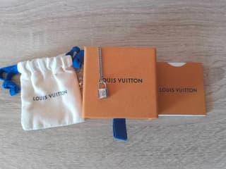 Ожерелье с подвеской LOUIS VUITTON x Unicef Silver Lockit - image blurred placeholder