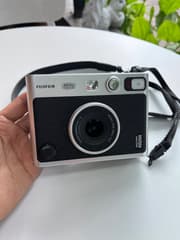 Гибридная цифровая моментальная камера Fujifilm instax mini evo - image blurred placeholder
