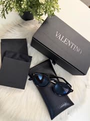 Солнцезащитные очки Valentino V-Essential IV - image blurred placeholder