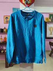 Синий свитер Under Armour с круглым вырезом и длинным рукавом - image blurred placeholder