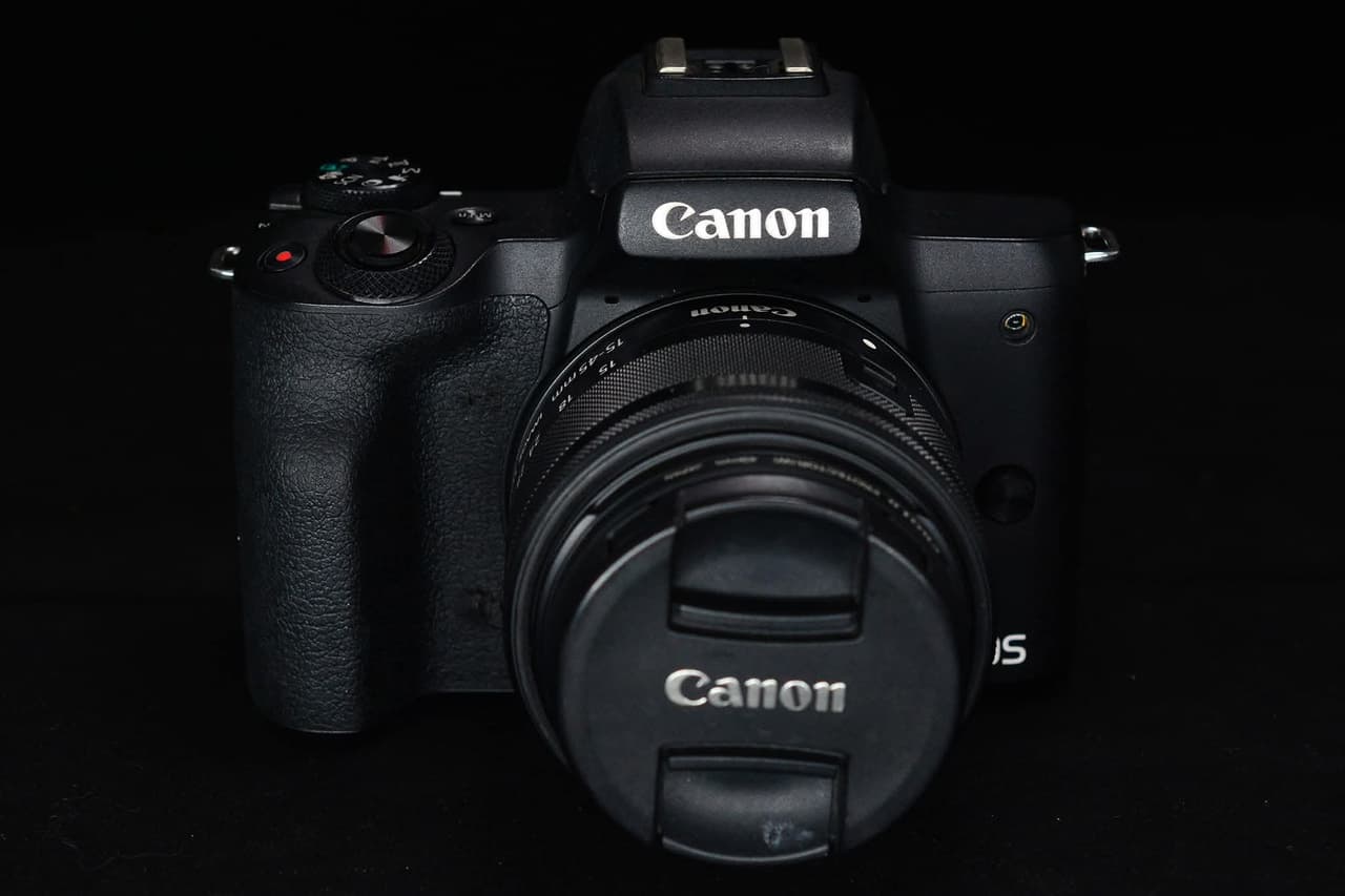 Камера Canon EOS M50