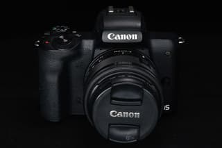 Камера Canon EOS M50 - image blurred placeholder