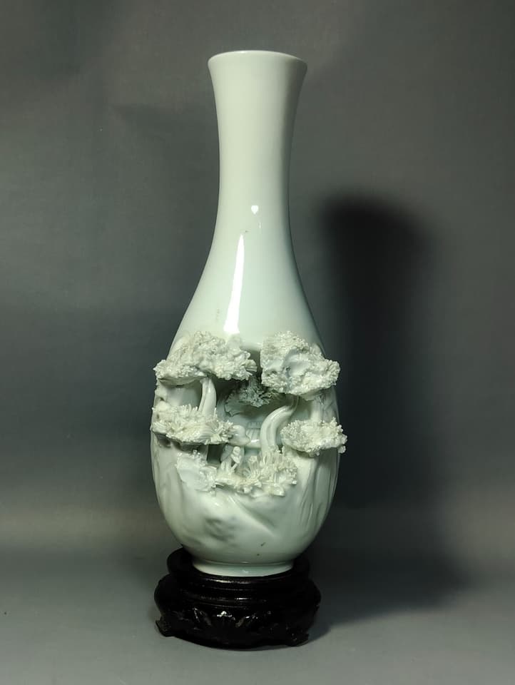 Керамическая ваза с 3D-узором в японском стиле