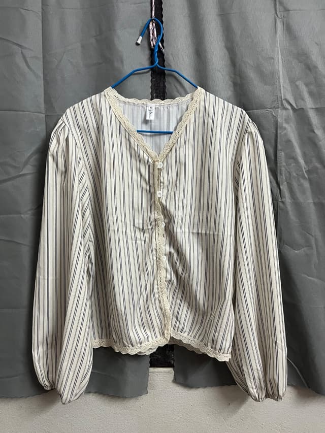 เสื้อแขนยาวทรงสวย ลายทาง งานแฟชั่น ไม่มีตำหนิ ผ้าดีสีสวย