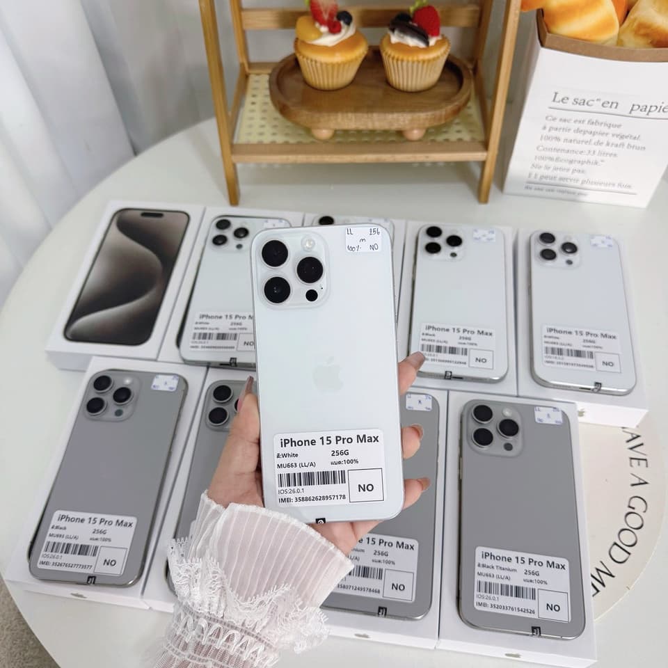 iPhone 15 Pro Max 256GB белый и серый