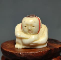 Резная фигурка ребёнка Netsuke - image blurred placeholder