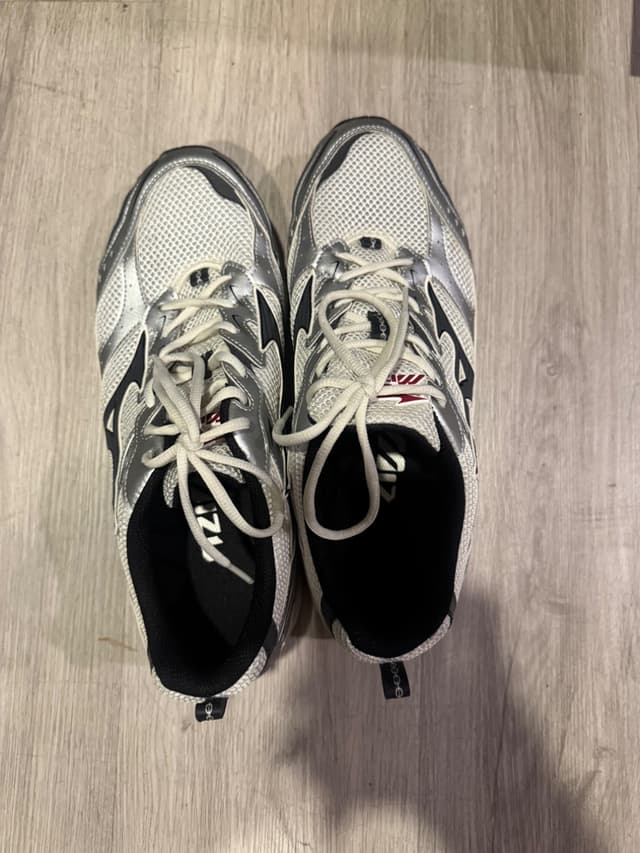 รองเท้าผ้าใบ Mizuno MXR