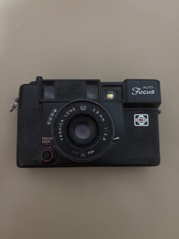 подержанная пленочная камера yashica auto focus