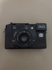 подержанная пленочная камера yashica auto focus - image blurred placeholder