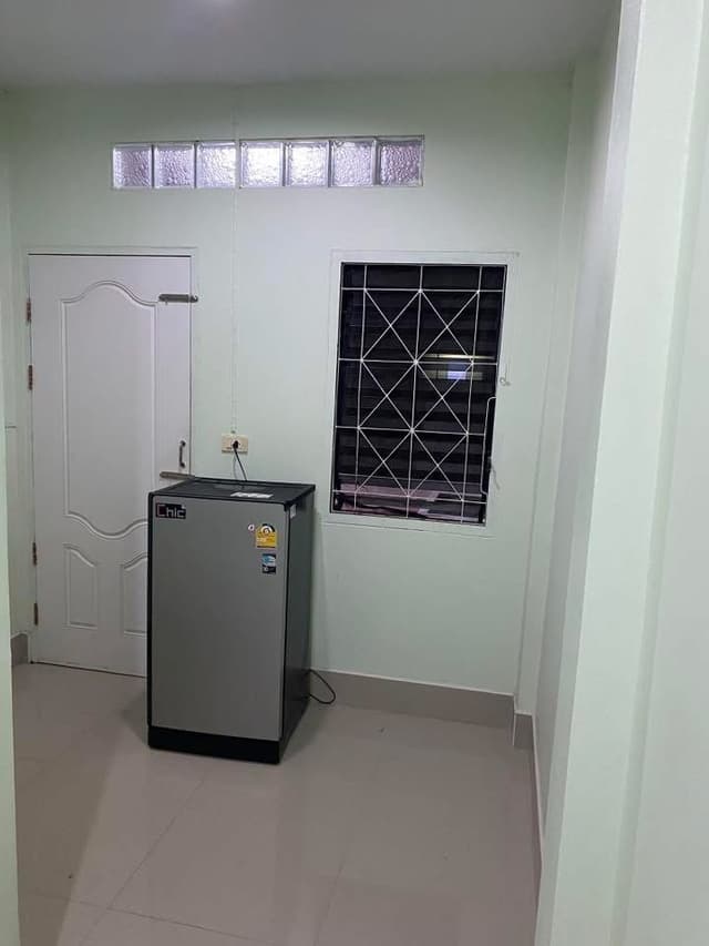 ห้องว่างให้เช่า เฟอร์นิเจอร์ครบ พร้อมเข้าอยู่ได้ทันที
