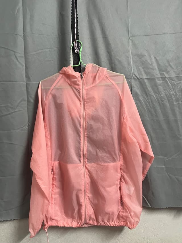 เสื้อคลุมสีชมพู ผ้าค่อนข้างบาง งานคลุมใหม่