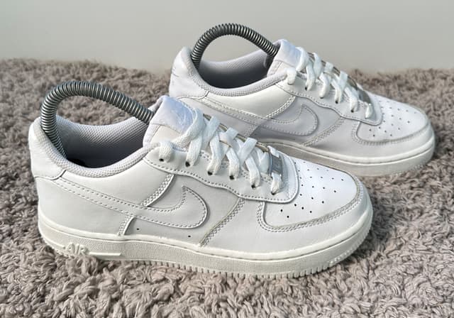 รองเท้าผ้าใบ Nike Air Force 1 '07 Triple White ไซซ์ 36/23 ซม. มือสอง สภาพใหม่